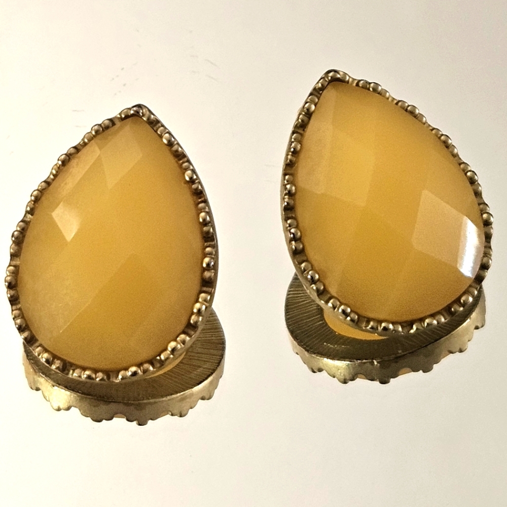 Vintage Gold Teardrop Earrings - Picture 1 of 6